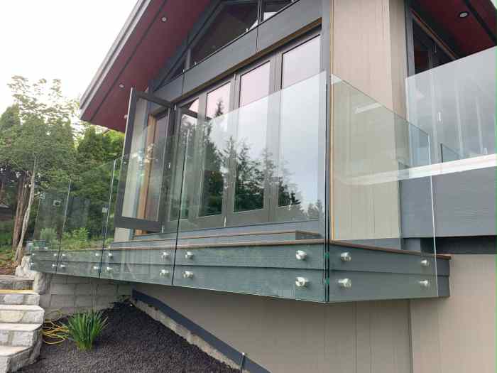 Best Glass Outdoor Railing Company in North Vancouver Best Glass Outdoor Railing Company in North Vancouver