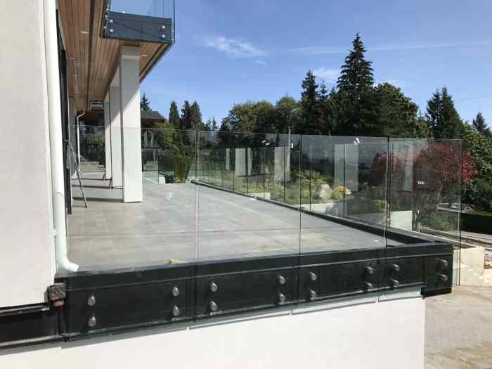Best Glass Outdoor Railing Company in North Vancouver Best Glass Outdoor Railing Company in North Vancouver